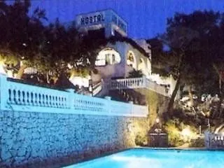 Hostal Los Pinos Cala de Sant Vicenc Bed & Breakfast